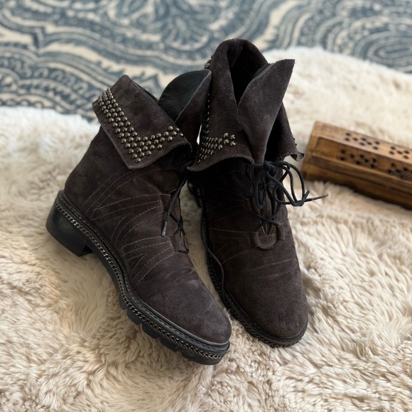 Stuart Weitzman Yadastud Chain-Link Fold Down Studded Ankle Grey Suede Size 7 - Picture 16 of 17